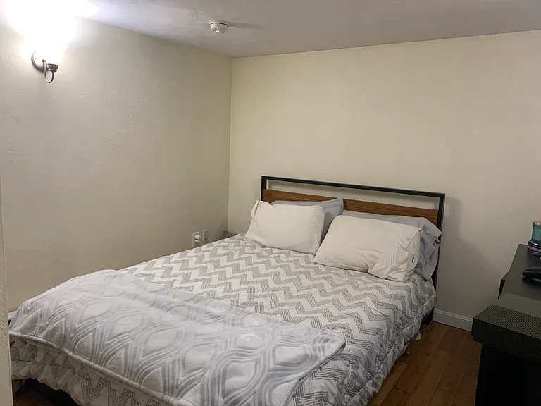 180 Franklin St #B — Photo 10