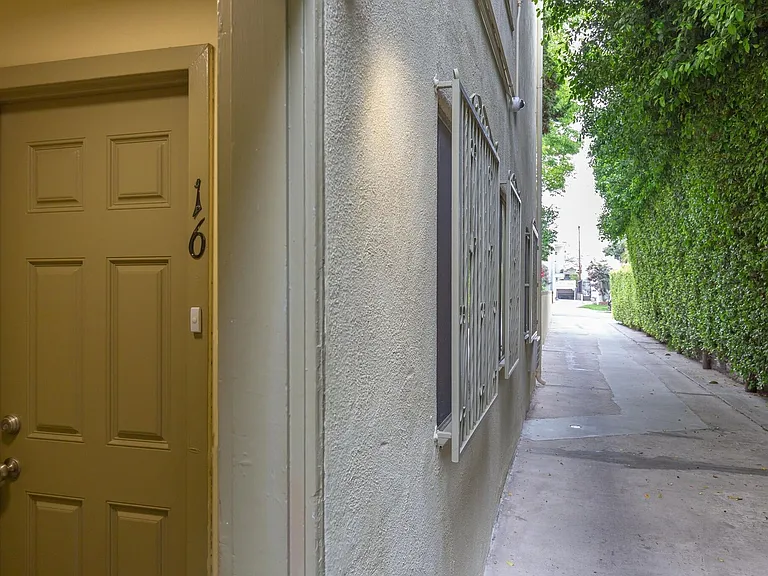 Must-see Updated Vintage-Style Studio at 1245 N Laurel Ave, West Hollywood, CA 90046 — Photo 9