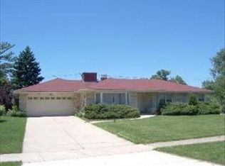 256 N Maison Ct, Elmhurst, IL 60126