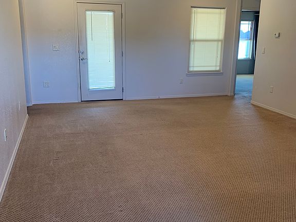 4th image of 1348 Oakwood Cir