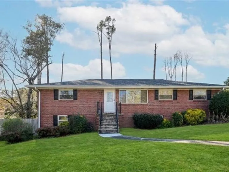 552 Sybil Ln SE #B — Photo 1