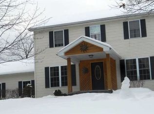 5 Nut Hatch Ln, Morrisonville, NY 12962