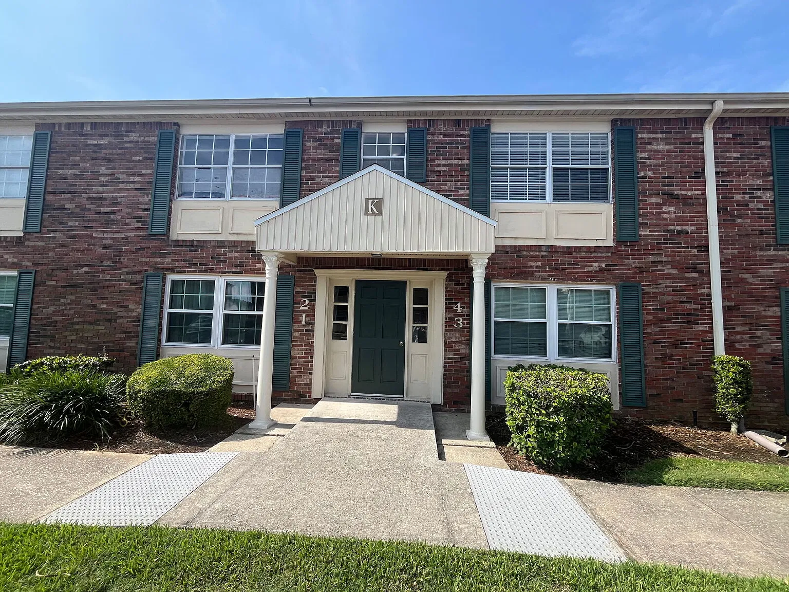 2 bed, 2.0 bath, 831 sqft, $1,450 — Photo 1