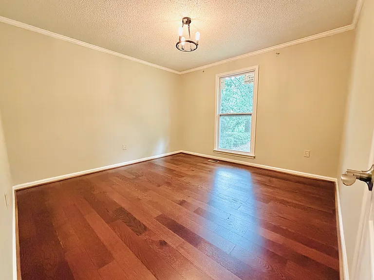 7905 Castleton Ln — Photo 28