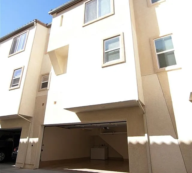 430 Almond Rd — Photo 4