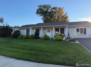 82 Forest Park Ter, Monroe Township, NJ 08831