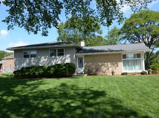 826 Sunnyside Rd, Roselle, IL 60172