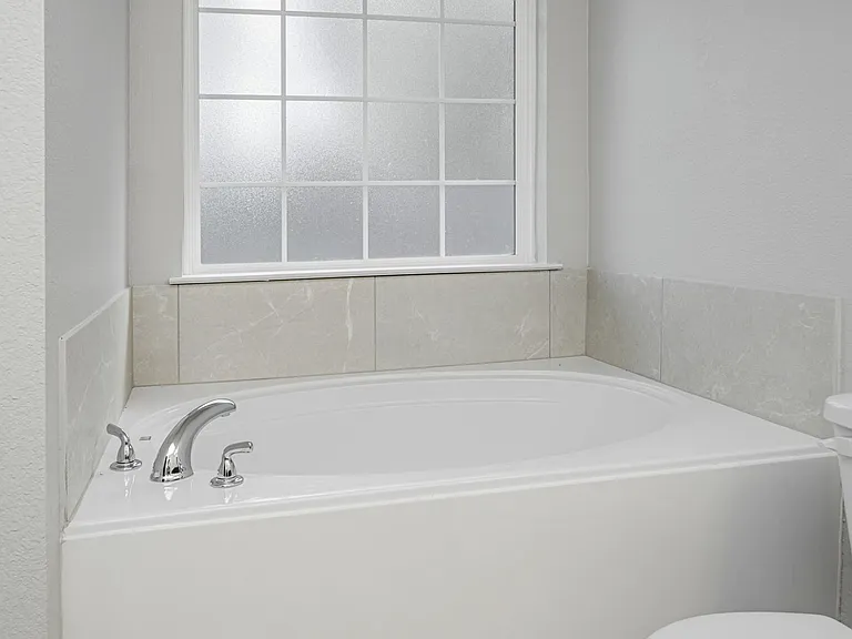 517 Fallbrook Dr — Photo 26