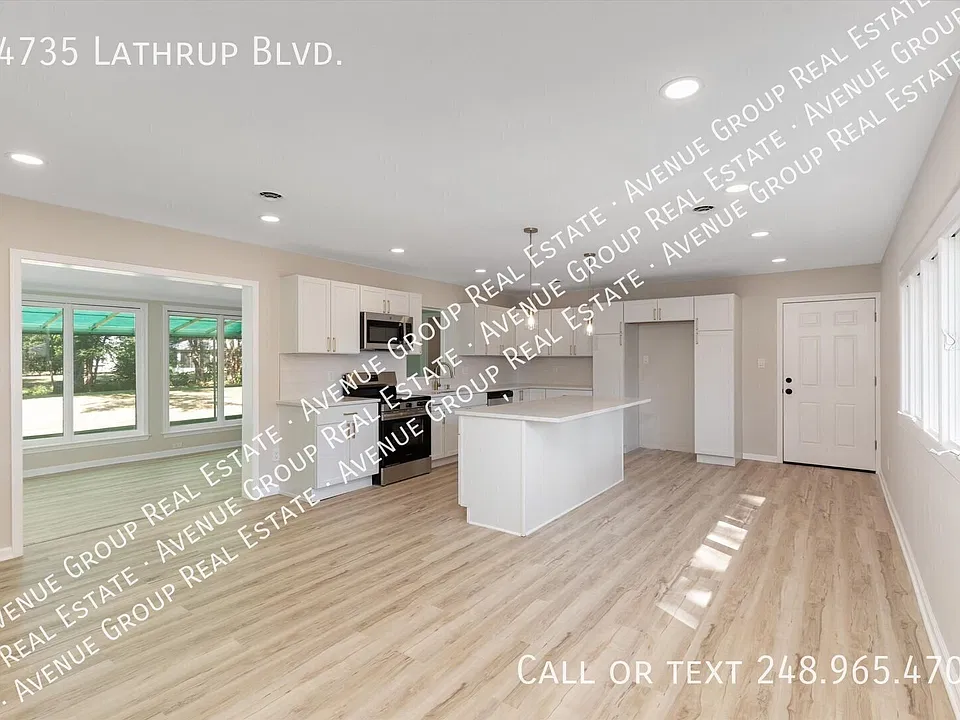 24735 Lathrup Blvd