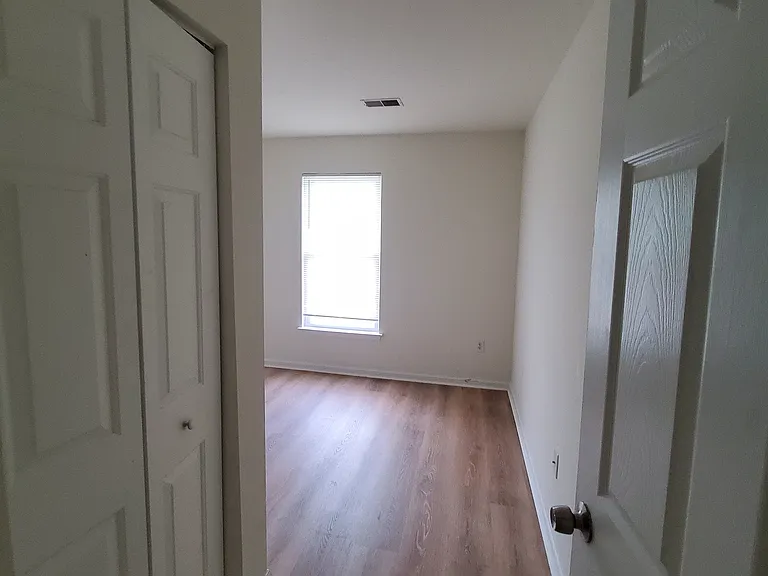 204 N Bridlewood Dr — Photo 9
