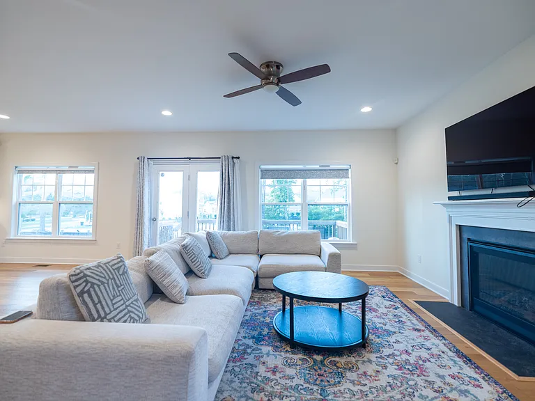 12194 Elnora Ln — Photo 13