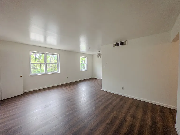 Whiteland Ave Apartments — Photo 9