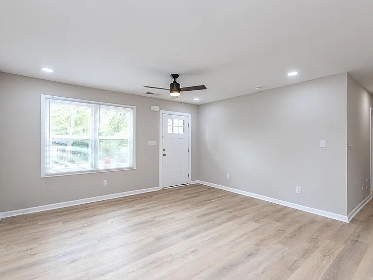 213 Brooks Rd — Photo 10