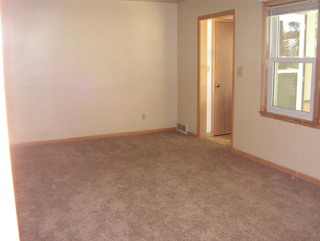 2 bed, 1980 sqft, $1,100 — Photo 2
