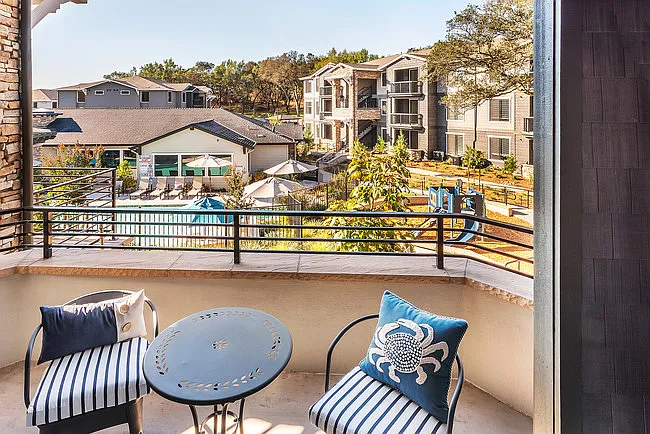 Canyon Oaks Luxury Apartments — Photo 16