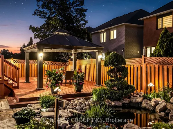 18 Saxony Dr, Markham, ON L6C 2B5