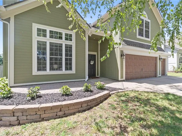 10201 W 126th Ter, Overland Park, KS 66213