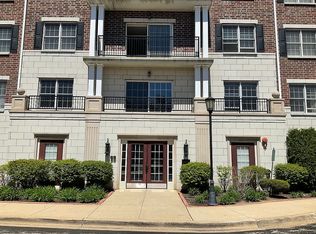 412 McDaniels Cir APT 201, Clarendon Hills, IL 60514