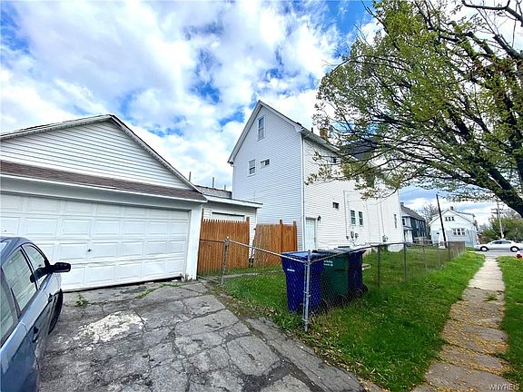 3rd image of 1334 E Ferry St