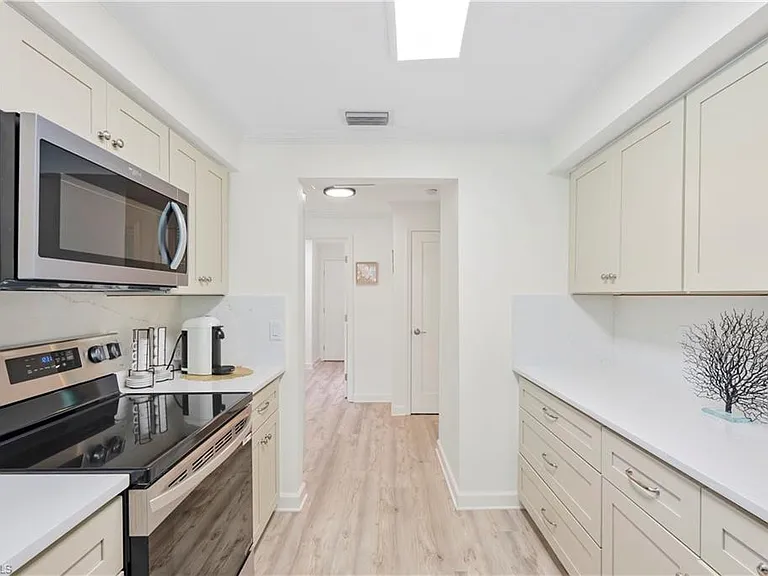 2125 Marina Dr — Photo 14