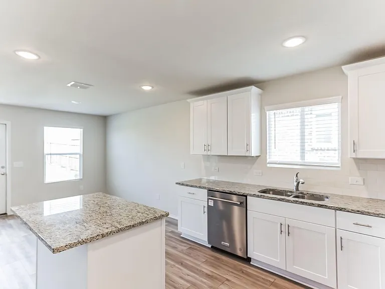 16009 Wanderer Ln — Photo 5