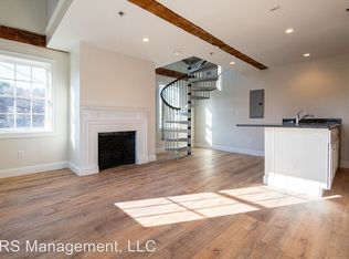 9-11 S Main St #1, Topsfield, MA 01983