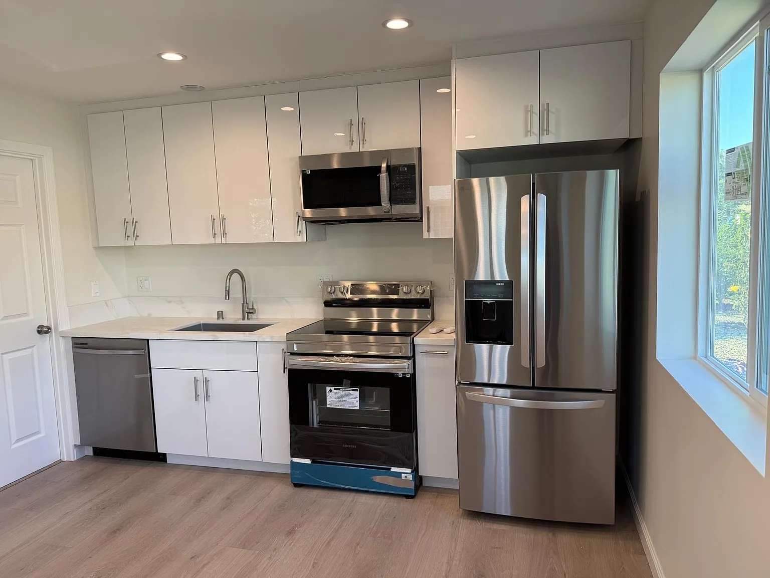 1 bed, 400 sqft, $2,150 — Photo 2