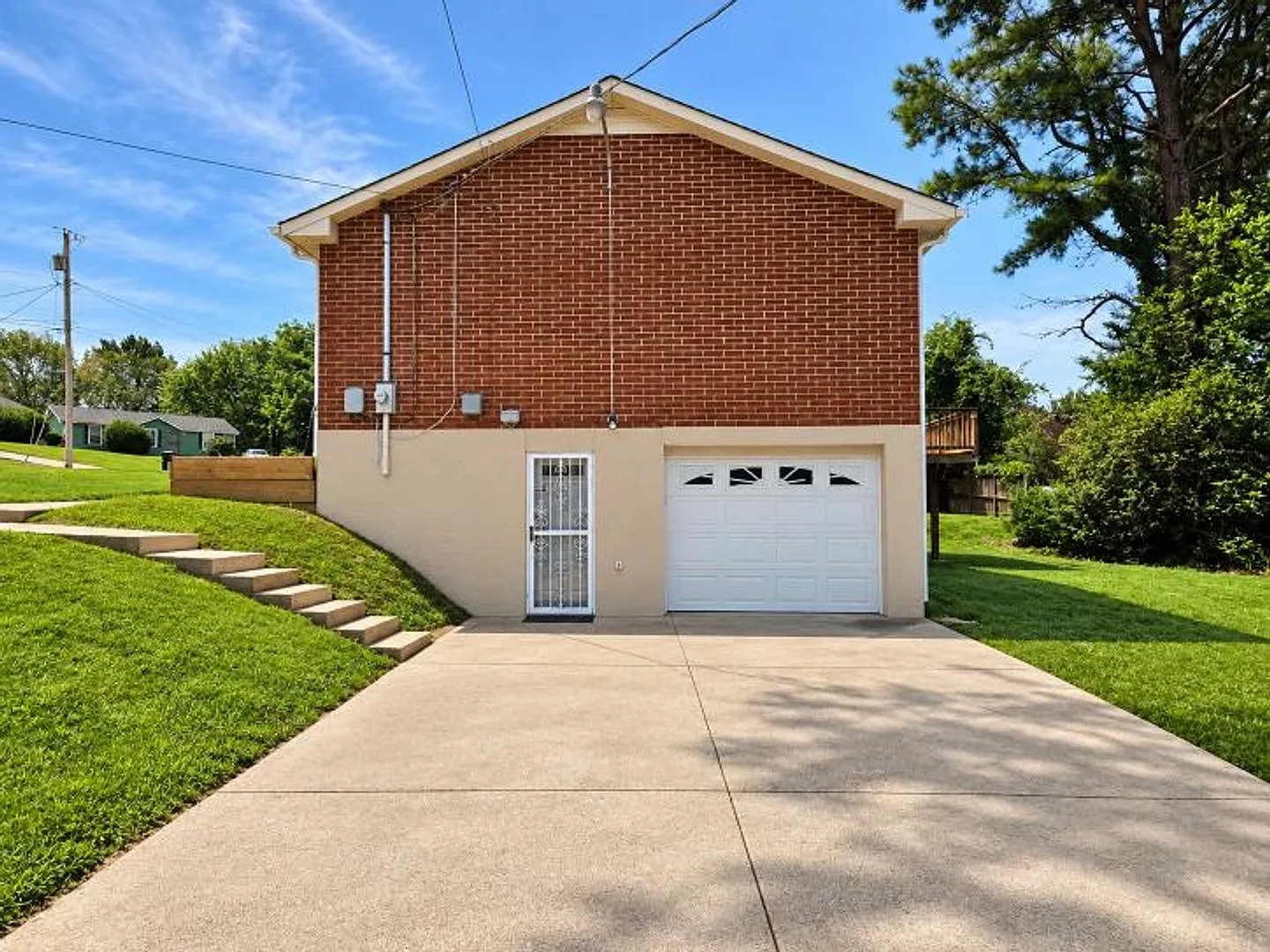 Coming Soon! Spacious 3-Bedroom Home With Full Finished Basement! — Photo 2