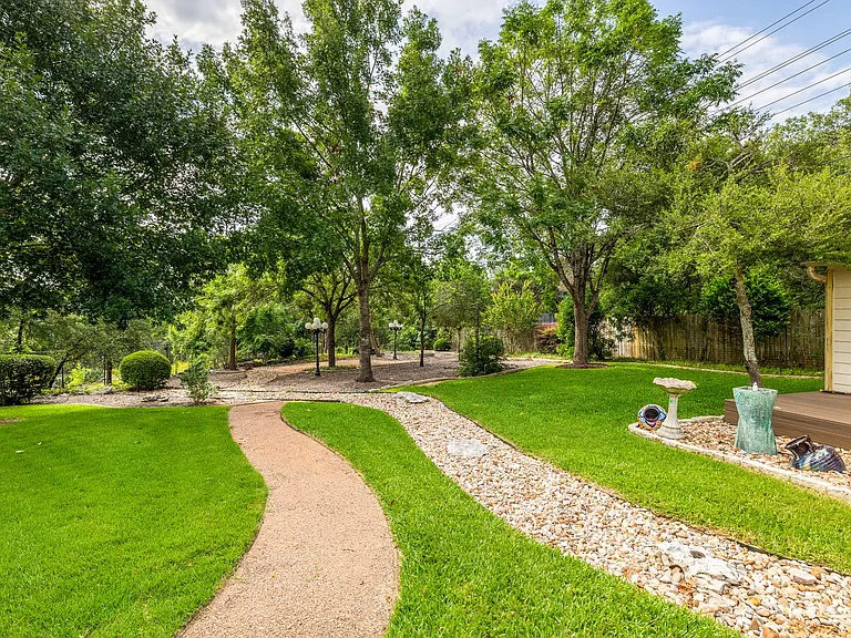 9900 Winding Oak Cir — Photo 33