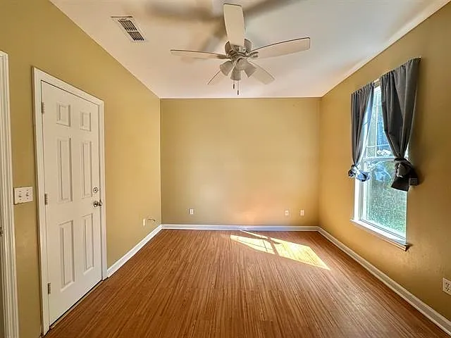 4 bed, 1392 sqft, $1,600 — Photo 4