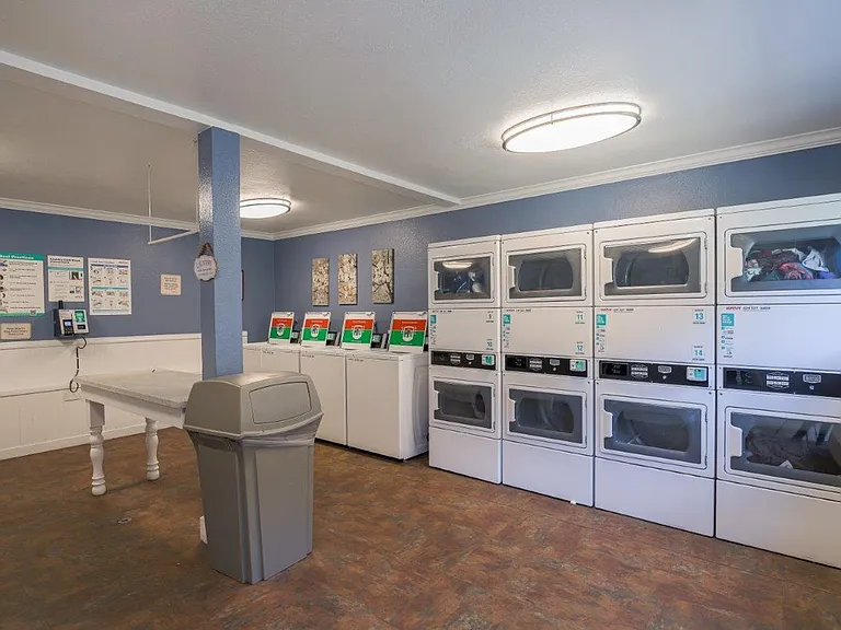 Parkview Poway Apartments — Photo 34