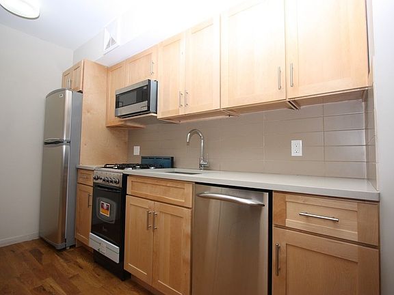 3rd image of 170 E 112th St #2AA