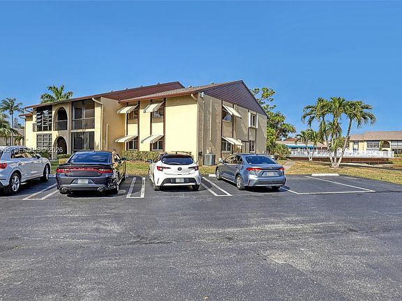 2nd image of 337 Pine Ridge Cir APT D-2