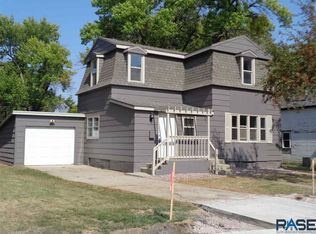714 E 5th St, Dell Rapids, SD 57022
