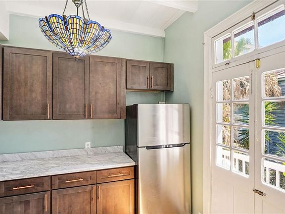 3rd image of 1031 Barracks St APT 3