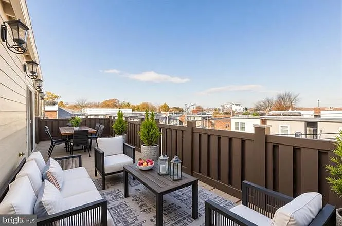 2 bed, 710 sqft, $2,175 — Photo 2