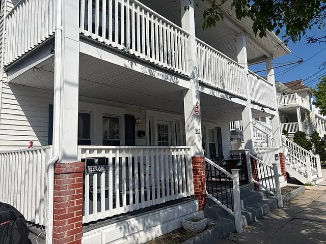 217 E Baker Ave — Photo 1
