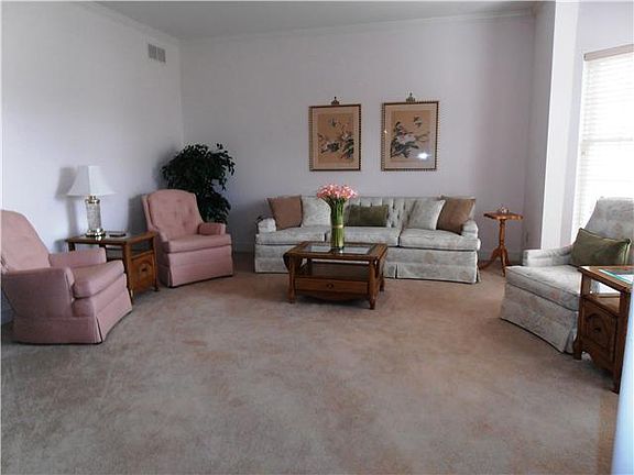 Living Room W/Bay Window