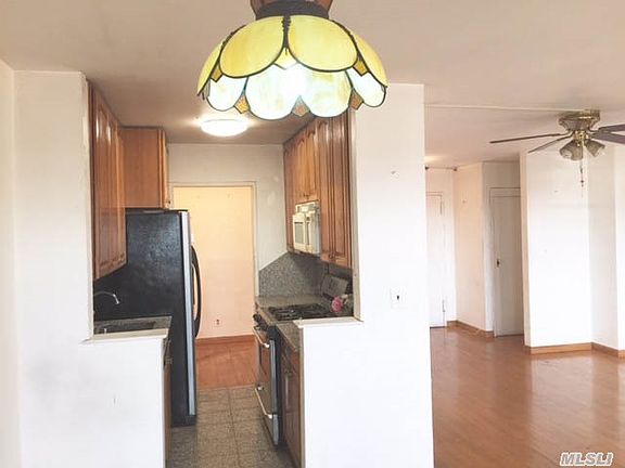 5th image of 13810 Franklin Ave APT 9N