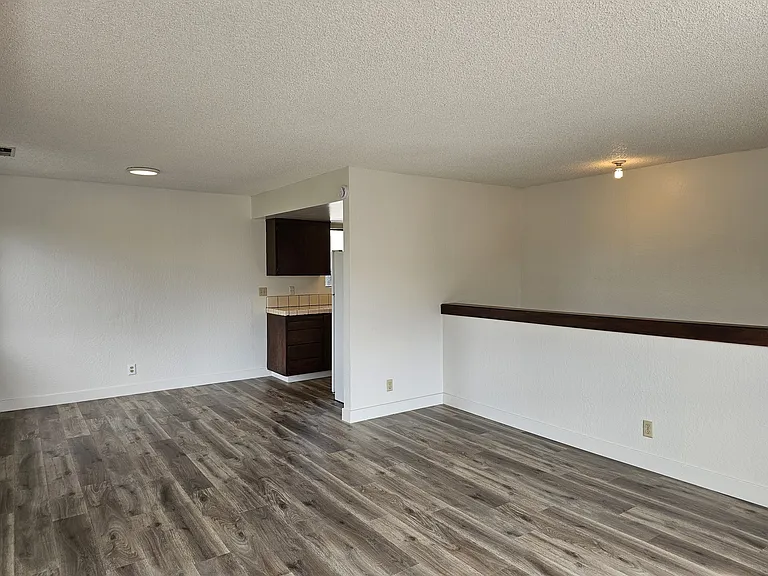 3914 Alameda Ave — Photo 9