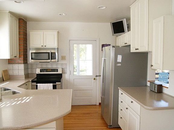 3rd image of 1271 Grace Ave