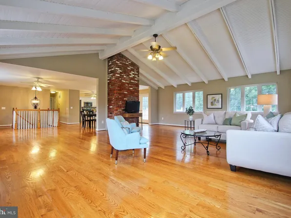 9710 Gemini Pl, La Plata, MD 20646