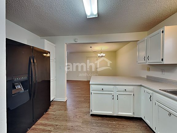 3rd image of 1676 Sweetwater Ln
