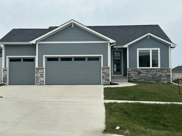 9639 Watermeadow Cir, Johnston, IA 50131