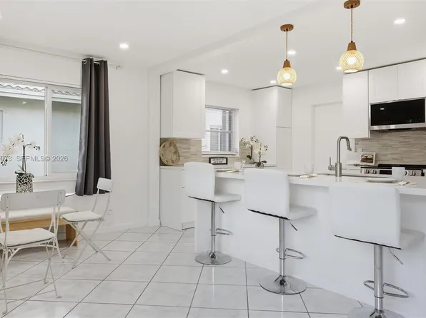 9011 NW 15th Pl, Plantation, FL 33322