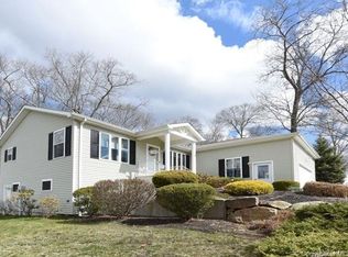 3 Indian Hill Rd, Uncasville, CT 06382