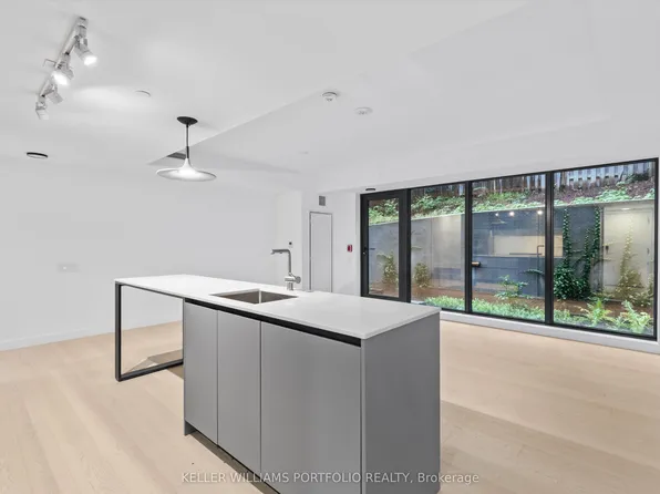 1720 Bayview Ave #Townhouse 09, Toronto, ON M4G 3C4