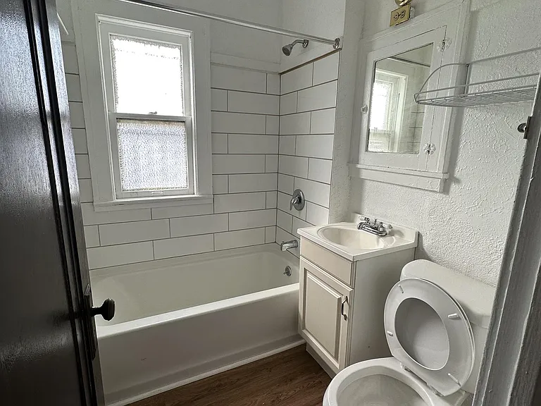 1442 W 101st St #16 — Photo 9