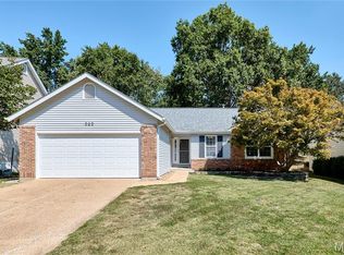 969 Oakwood Farms Ln, Ballwin, MO
