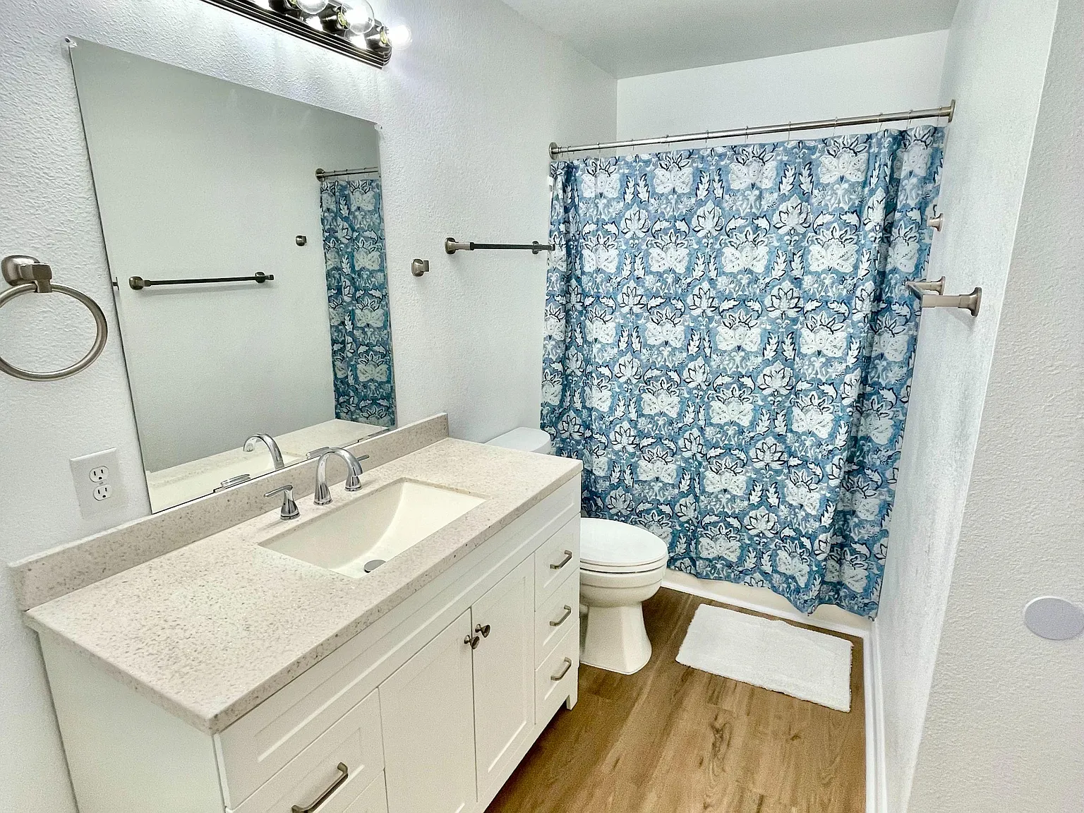 4 bed, 3.0 bath, 1727 sqft, $923 — Photo 2